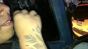 Joj da! Drgam si prsi v avtobusu, tujec gleda, jaz mu cucam