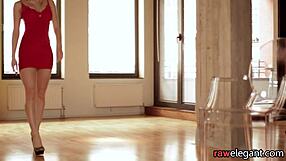 trimmed euro babe dildoing her tight pussy feels amazing