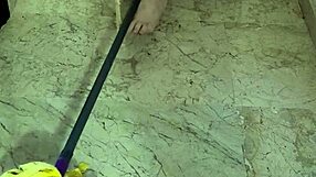 coolmarina gorda madura gets surprised on the hot floor acting like a bitch