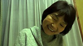 Japansk MILF kjenner kuktrang i vill aksjon - del 2 med overraskelser