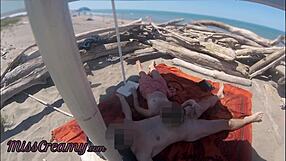 कैनरी बीच पर किताब पढ़ते समय पकड़ी गई रिस्की पब्लिक हैंडजॉब - मिस्क्रीमी 😏