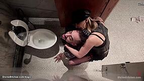 я люблю доминировать страпоном и трахать его связанное лицо