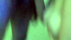 esposa novinha branquinha gives naughty blowjob to big black cock of delivery guy