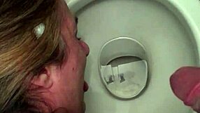 Esclave F HUMILIÉE dans les WC en Soumission BDSM le 30 Août 2020