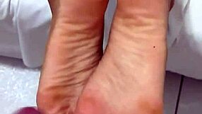 Gozando on Prostitute's Foot Fetish.