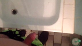 Ich pisse in die dusche - 15 min compilation august 2019