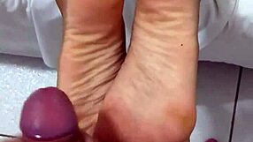 Gozando on Prostitute's Foot Fetish.