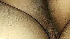 واو هي تلعق الطيز وتغرقها باللبن كله!