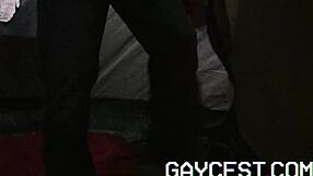 Γκέι ιστορία - Ορνιάρης μπαμπάς γαμάει θετό γιο σε σκηνή