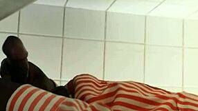 黒人ゲイが公衆小便器でオナニー、カメラに撮られる