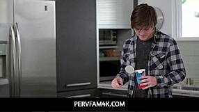 Hey, memeli üvey anne Penny Barber'ın Macy Meadows'u sikilirken yaladığını görmek ister misin?