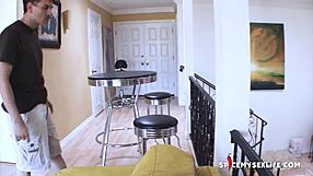 מטופלת מציעה לעשות הכל בשביל פתק רופא ומסתיימת במציצה - רופא זיין