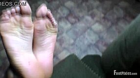 पेरिस की झुर्रीदार तलुएं मुझे पागल कर देती हैं