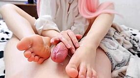 Güzel kız arkadaşım rahatlatıcı bacak masajı seviyor