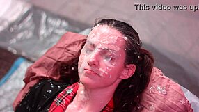 Bukkake video of amateur wife gets a facial