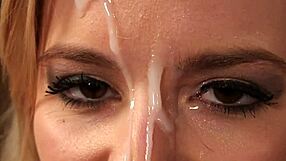 Уау! Лисичка Фокси Бюти гълта цялата сперма по лицето си