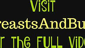 MILF baba dostane prsia šukané čiernym študentom v divokej interrasovej akcii