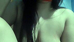 Madrastra lesbiana celebra el halloween masturbandose