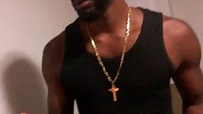 Loira invites sushi guy for sex