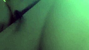 Madrastra lesbiana celebra el halloween masturbandose