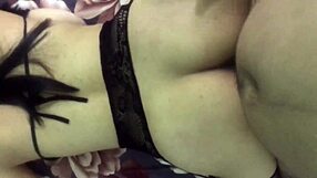 Doğal Büyük Göğüslü Asyalı Kız Vahşi Tarafını Gizliyor