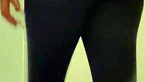 Amateur voyeur watches natural tits girl masturbate and lick pussy in gym