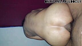 me follo en la cabina del video booth con un tatuado sexy