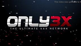 Photoshoot turns lesbian