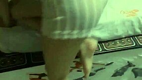 i distract my niece while she's busy