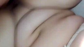 Le miento a mi hermanita para meterle mi polla en su coño.