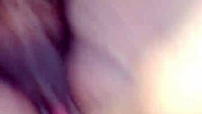 Le miento a mi hermanita para meterle mi polla en su coño.