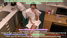 Angel Santana Snáší Ponížující Gynekologické Vyšetření se Spekulém a Rukavicemi u Vstupu na Tampu University