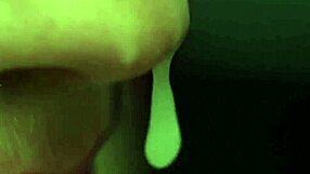 शरारती हॉट बेब फेशियल के बाद हर बूंद जIZZ गटक लेती