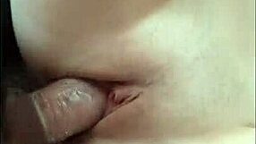 หญิงสาวสวยเพลิดเพลินกับออแกซึมสุดแรงจากการขี่ควยแบบฮาร์ดคอร์