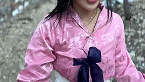 kpop κοπέλα γαμάει ηθοποιό σε κορεάτικο δάσος για k-drama σκηνή