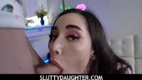 Horká nevlastní dcera Aria Lee svádí nevlastního otce v garáži