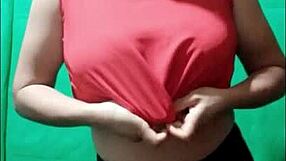 ella siempre fue seductora y muy caliente la zorra de mi hermanastra me pidio prestado la habitacion para hacer porno casero hermanastra porno real con linda vagina ajustada y rosada