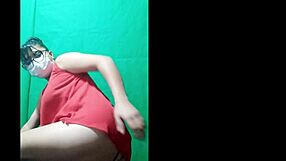 ella siempre fue seductora y muy caliente la zorra de mi hermanastra me pidio prestado la habitacion para hacer porno casero hermanastra porno real con linda vagina ajustada y rosada