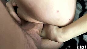 Fistuj tu otrockou kundičku tvrdě