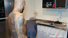 O FILHO DOTADO DO ENCANADOR BRINGS OLD BRAZILIAN GAY BAREBACK FETISH!!