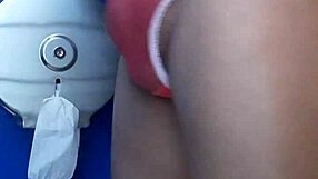 ME MASTURBO CON TANGA DE MI PRIMA!