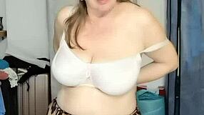 Mariaold Shakes Big Boobs