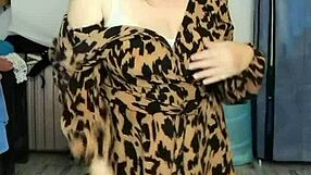 Mariaold Shakes Big Boobs