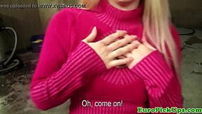 Amateur flashes great boobs outdoors