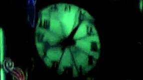 تابو عائلي داكن لندني قديم في المنزل