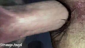 Sıkı kıllı erkek deliğinde ham yakın çekim gay penetrasyon