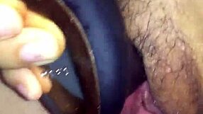 latina bien perra se corre con placer intenso