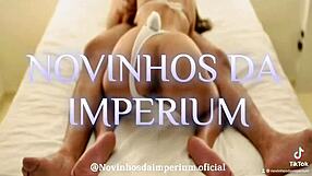 Smal par i orgie med unga tjejer slick och fetish