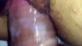 latina bien perra se corre con placer intenso