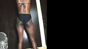 she shakes that ass in african ebony striptease